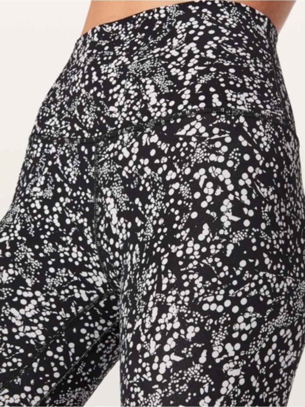 lululemon athletica 25” Align Leggings in "Chirasu Black" Size 4